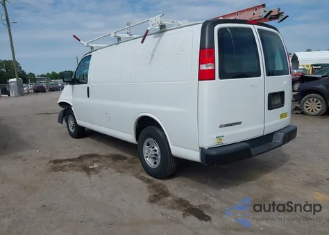 2017 Chevrolet Express 2500 Work Van z USA, uszkodzony, nr VIN 1GCWGAFF7H1340601